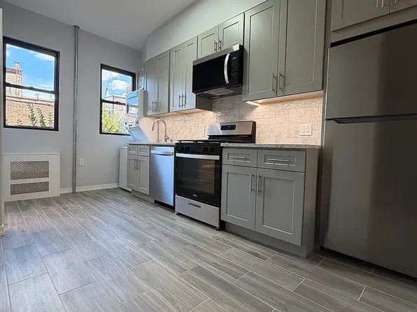 616 Manhattan Ave APT 3R, Brooklyn, NY 11222