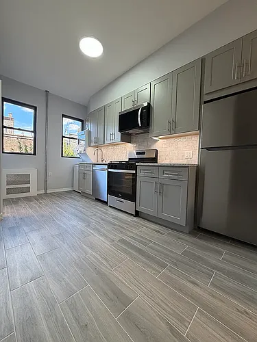 616 Manhattan Ave #3R Photo 1