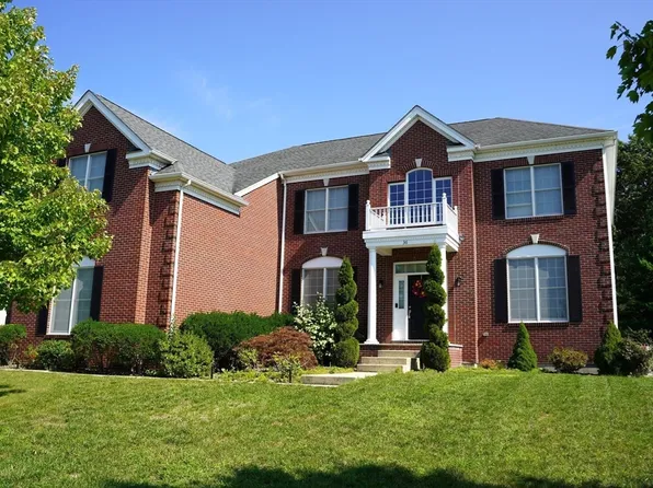 36 Lexington Dr, East Walpole, MA 02032
