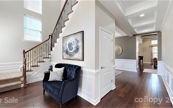 3rd image of 5001 Hedgebrook Ln