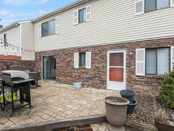 2nd image of 2016 Laura Ln