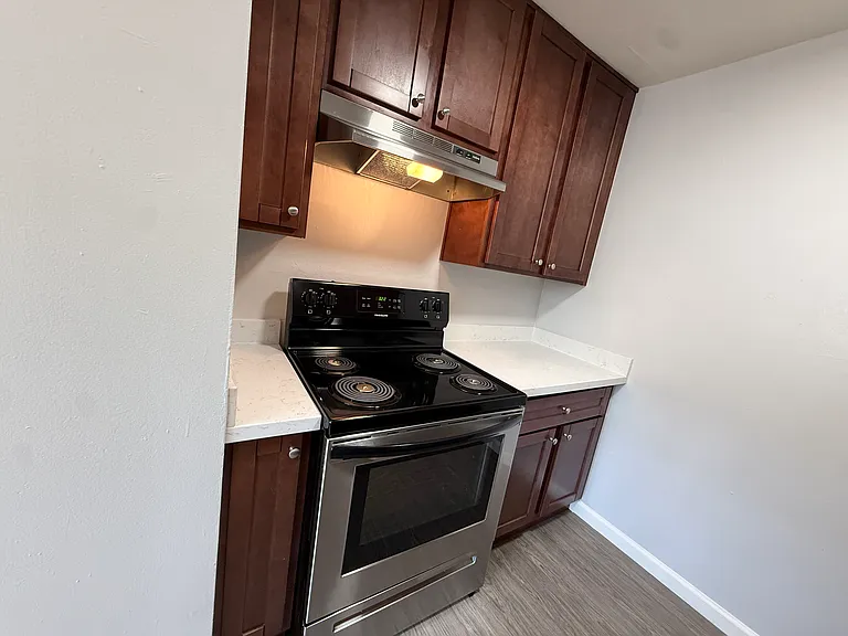 10th Avenue Apartments — Photo 14