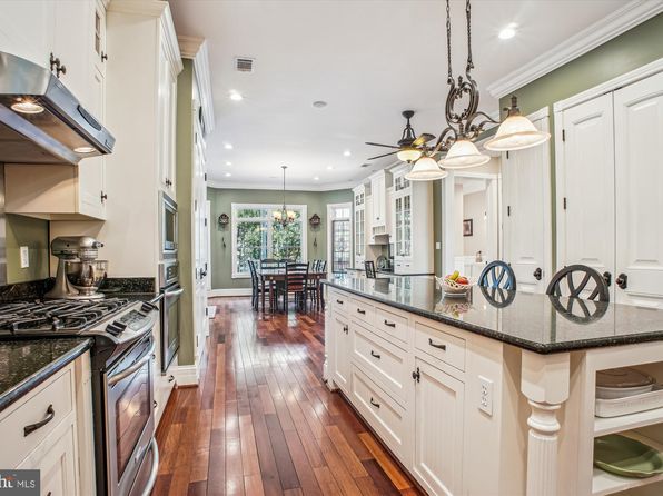 1009 Madison Ln, Falls Church, VA 22046
