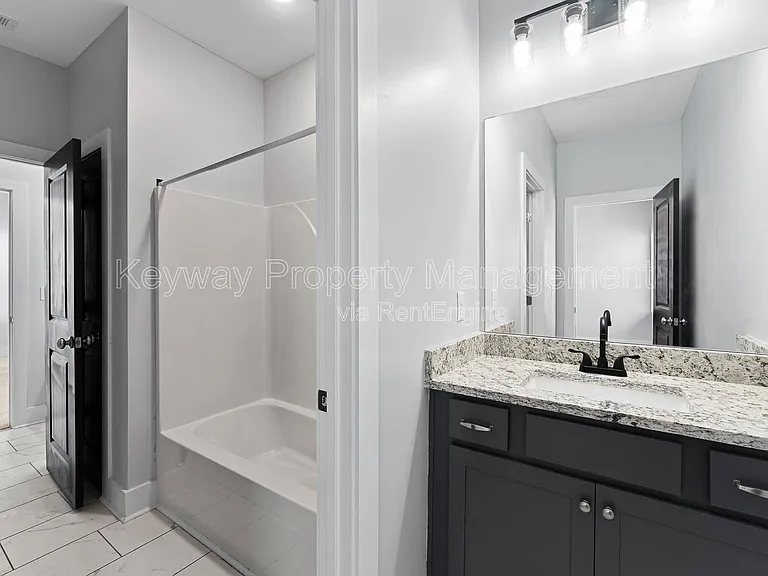 2217 Laurens St — Photo 25