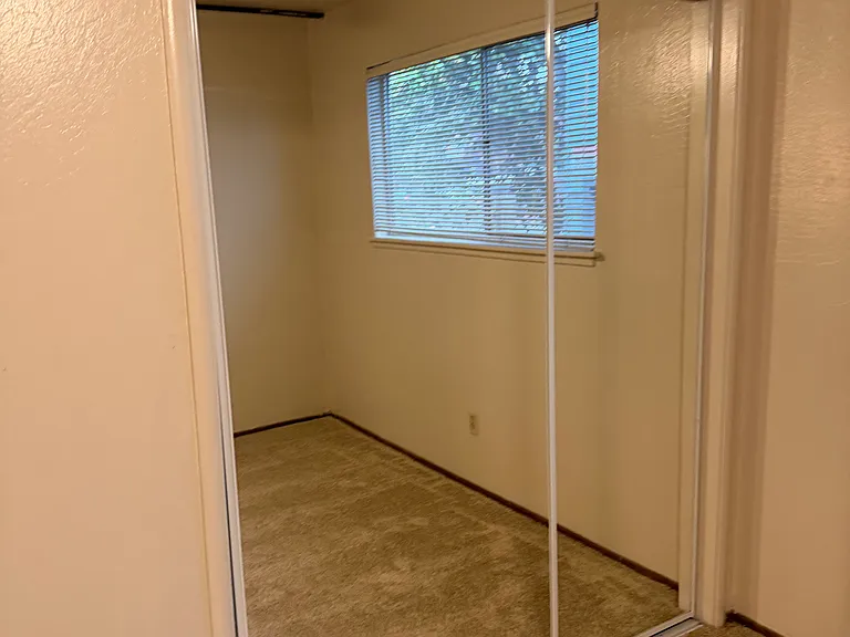 2406 G St — Photo 10