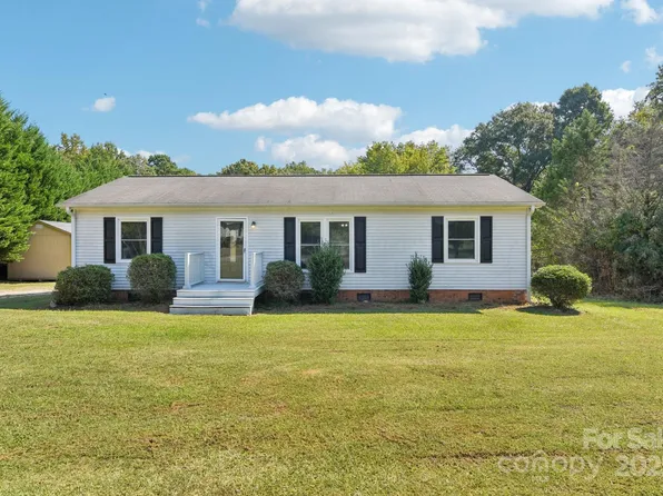 1367 Aragon Beach Rd, Rock Hill, SC 29732