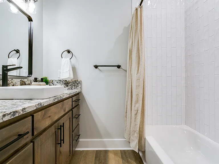 1045 Holiday Dr — Photo 28
