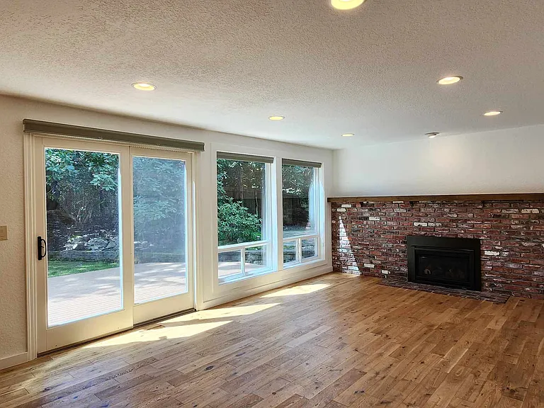 2417 Sahalee Dr W — Photo 15