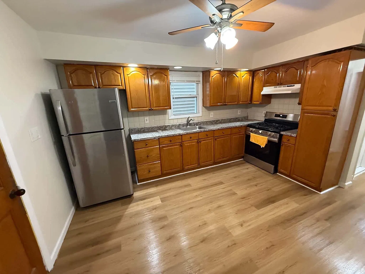 3 bed, $2,400 — Photo 3