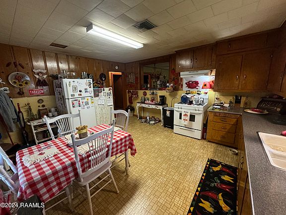 5th image of 1112 Julia St