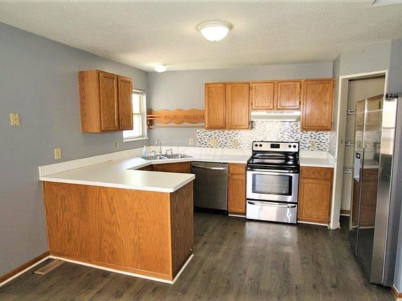 5th image of 221 Miller Dr