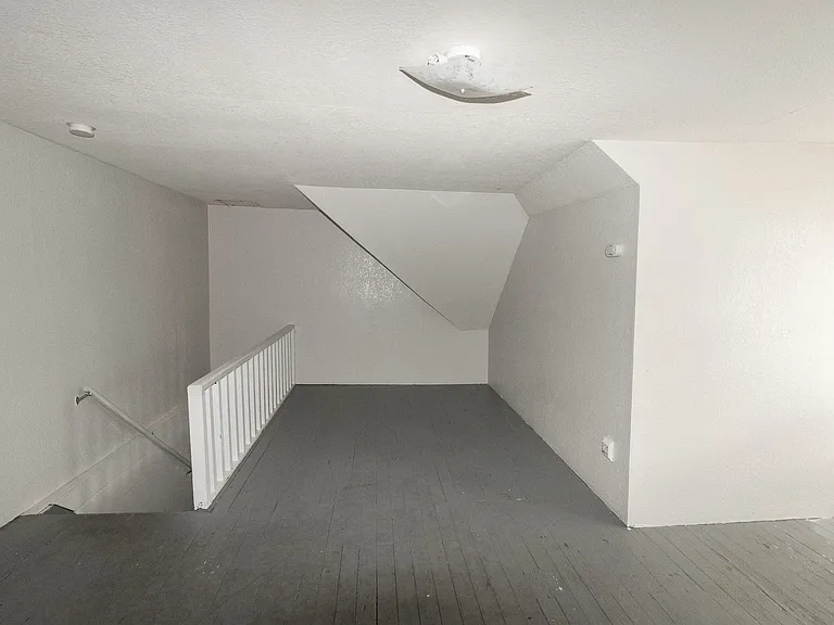 1107 E Walnut St — Photo 12