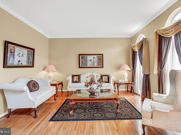 5th image of 504 Woodring Dr