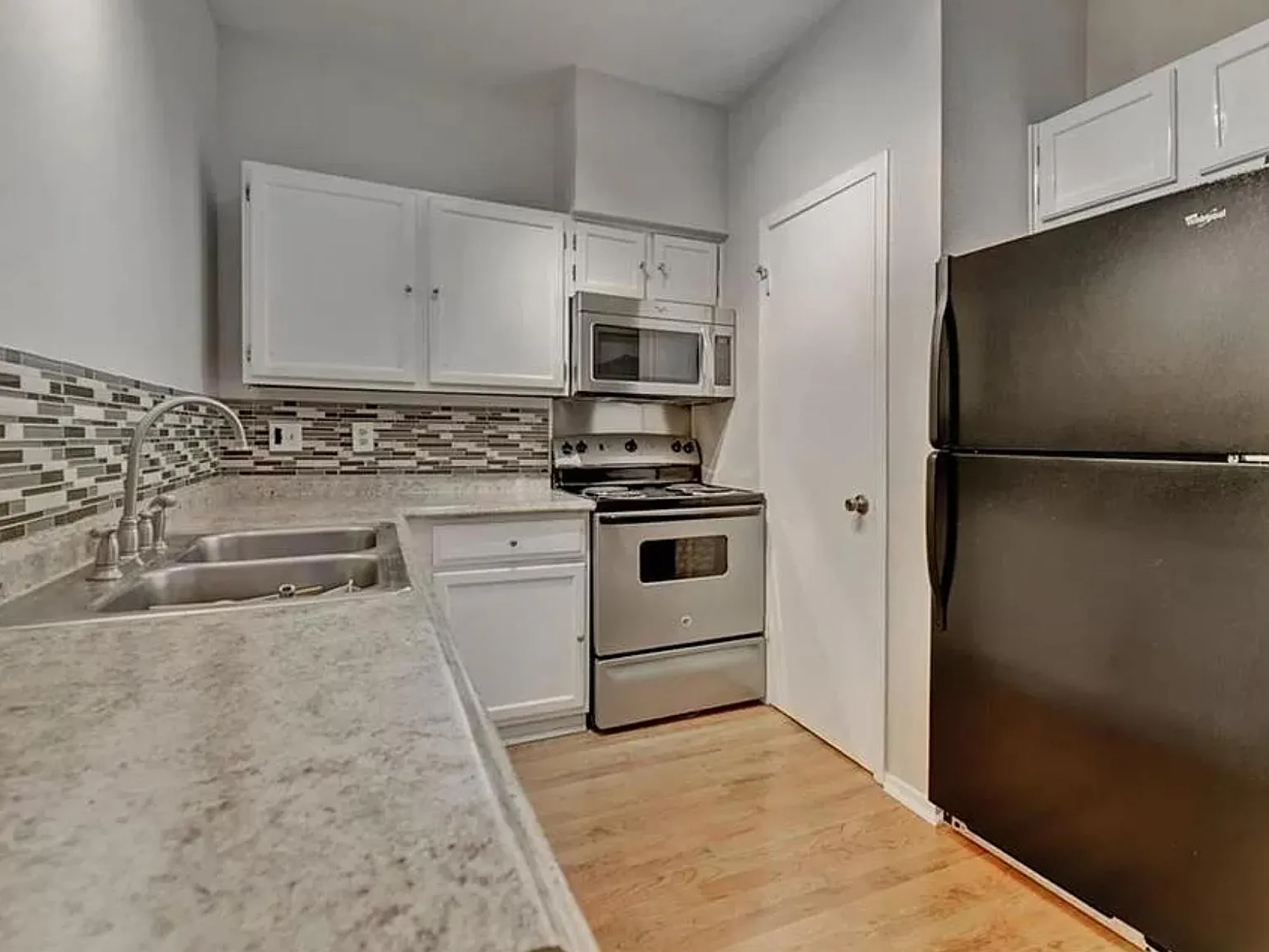 3 bed, 832 sqft, $2,250 — Photo 4