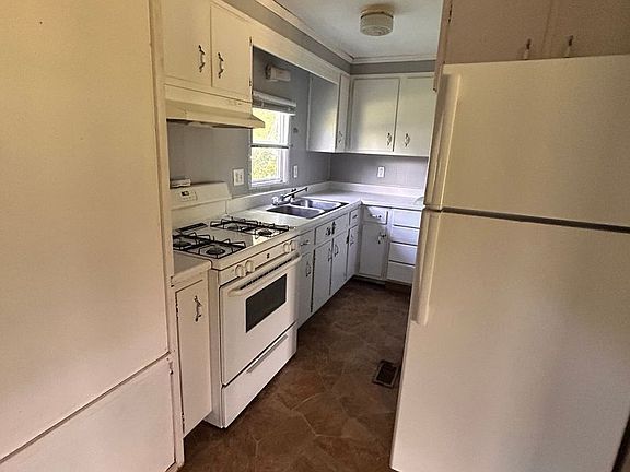 4th image of 171 E 3rd St Lot 5