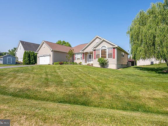 4th image of 214 Killian Ln