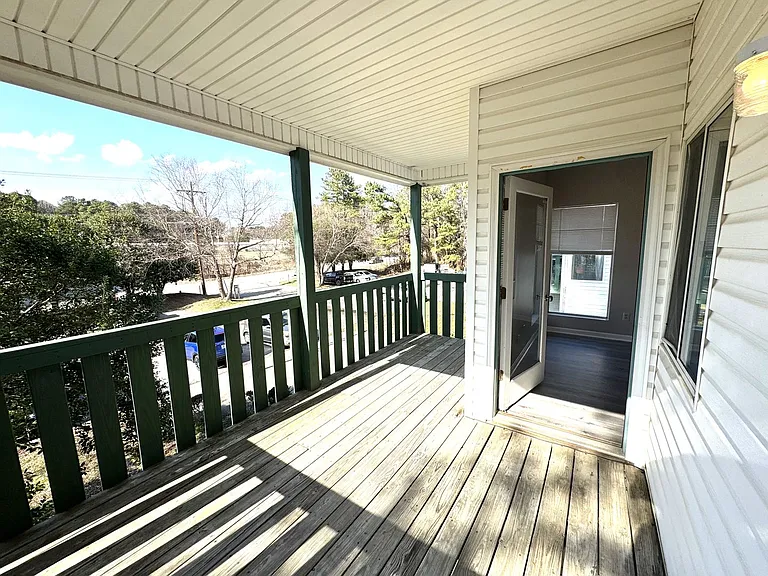 549 S Moore St — Photo 11