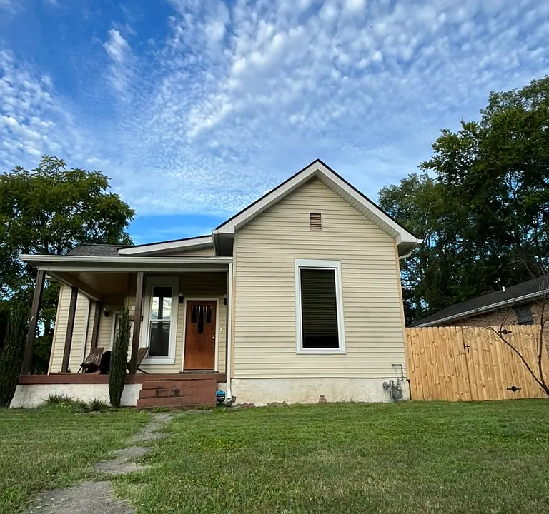 1005 Pennock Ave