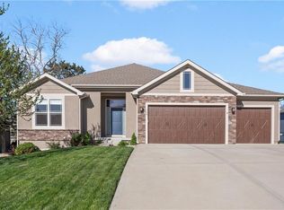 708 Pine Ct, Basehor, KS 66007