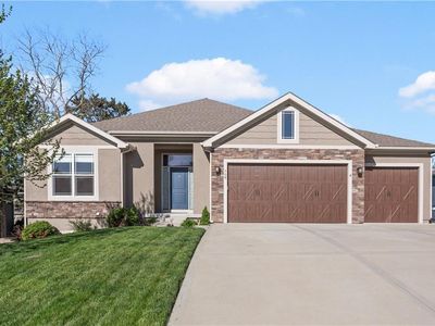 708 Pine Ct, Basehor, KS, 66007