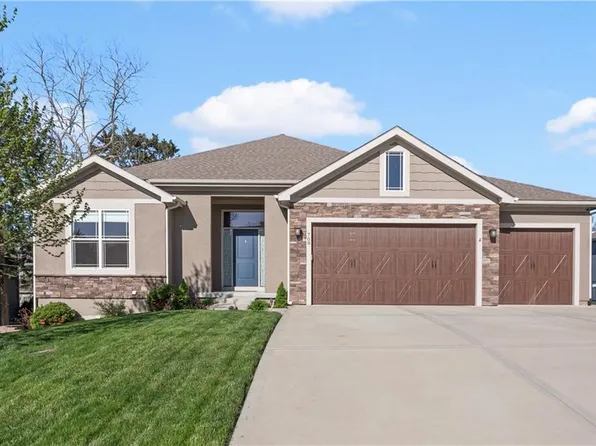 708 Pine Ct, Basehor, KS 66007