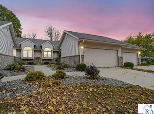 116 E 9th St, Blue Earth, MN 56013