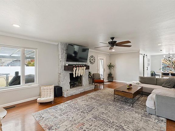 4th image of 6217 N Drexel Blvd