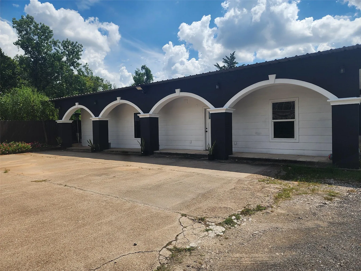 4 bed, 3.0 bath, 1800 sqft, $3,800 — Photo 3