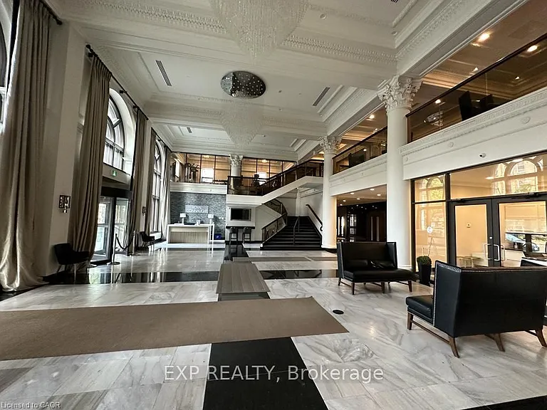 118 King St E #718 — Photo 3