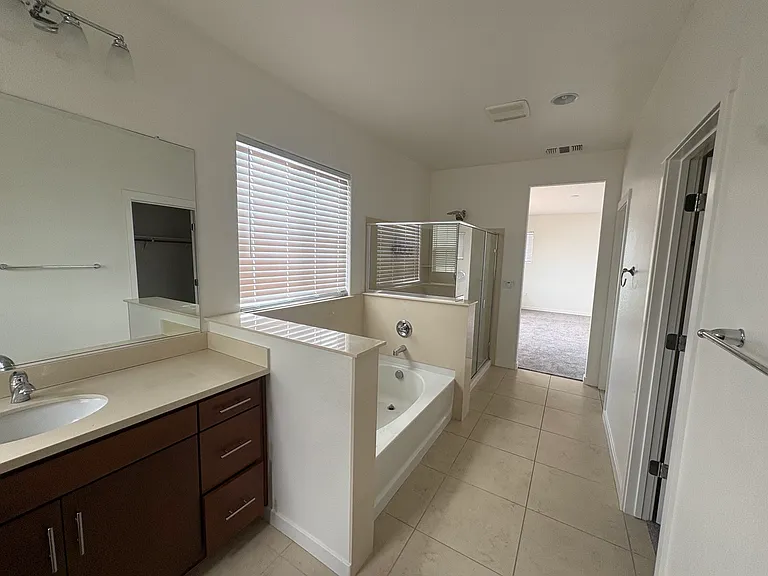 1072 Mariners Dr — Photo 12