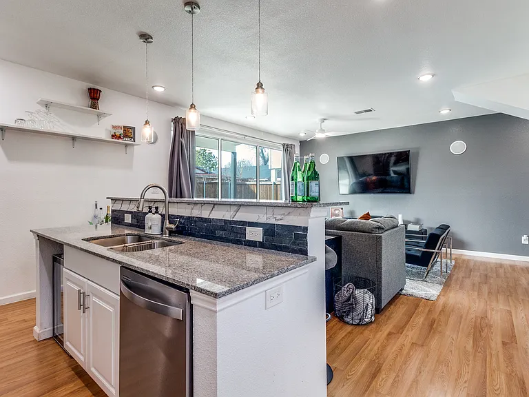 3121 Rutz St — Photo 10