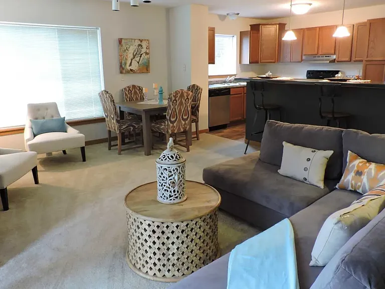 1600Tosa Apartments — Photo 9