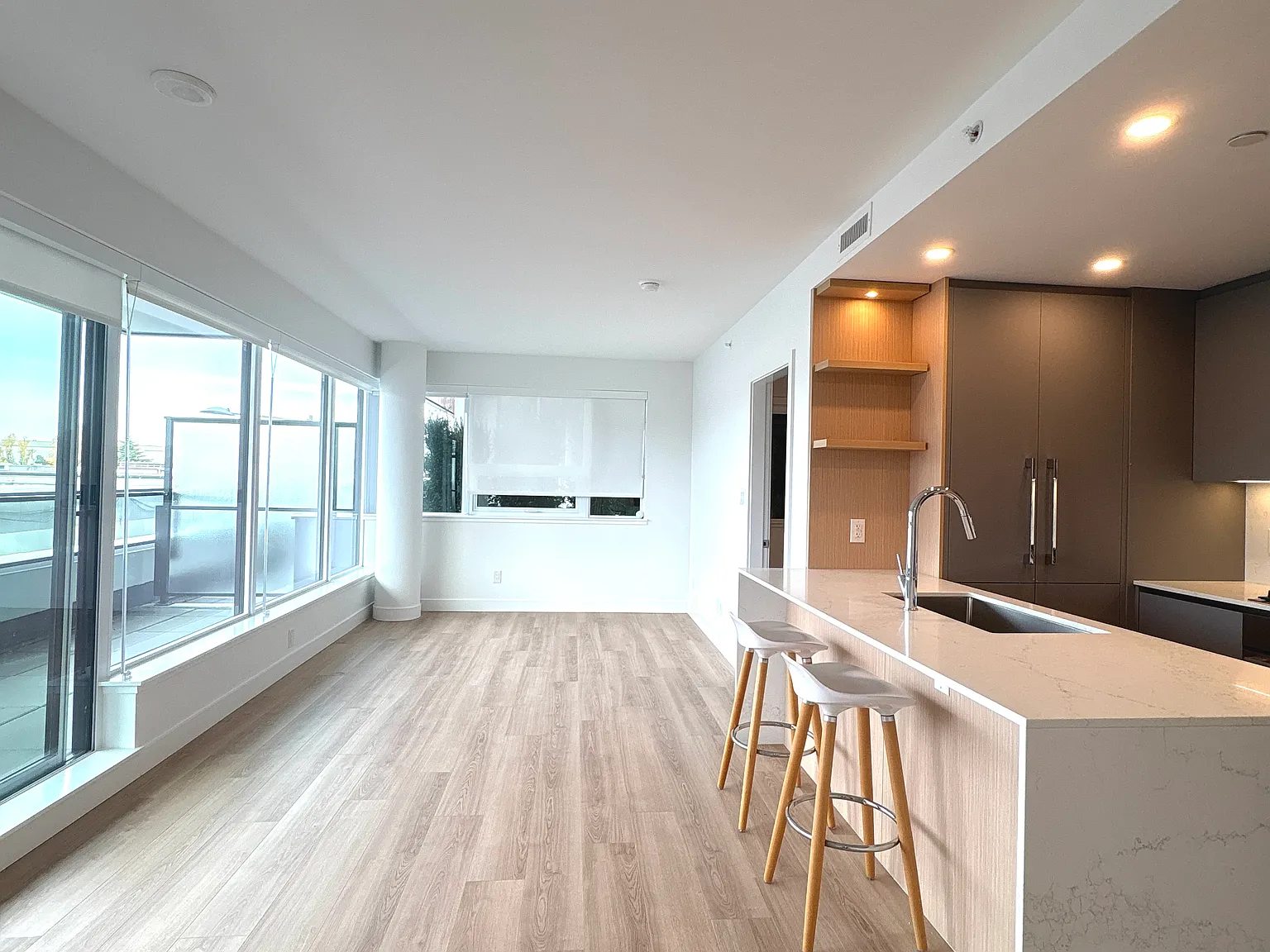 2 bed, 900 sqft, $3,199 — Photo 1