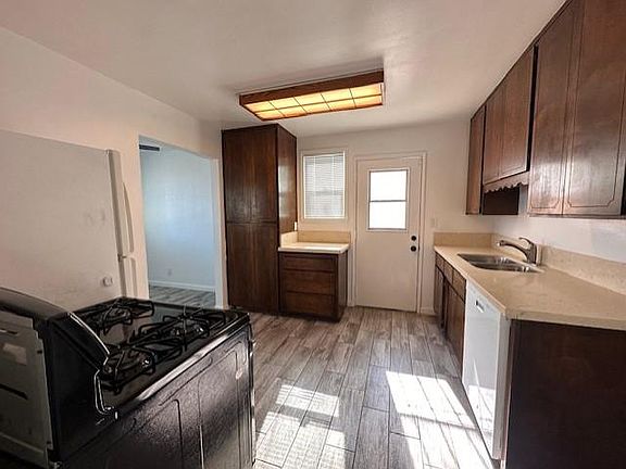 4th image of 812 Lillian Dr