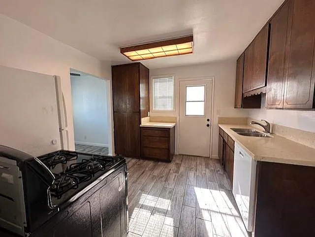 812 Lillian Dr — Photo 4
