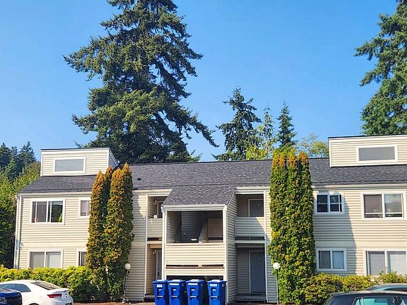 2nd image of 926 23rd St APT 23