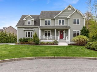 76 Woods Ln, Cranston, RI 02921