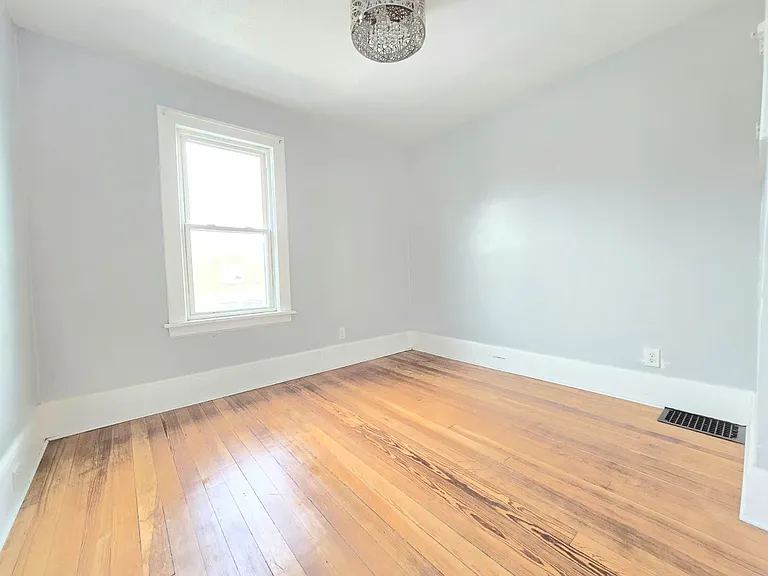 609 E Mishawaka Ave — Photo 5