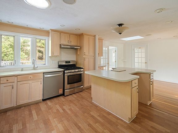 2nd image of 21 Turner Dr