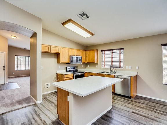 5th image of 1637 E Bishop Dr