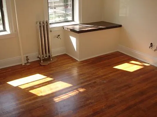 Rented by Metroline Realty | media 9