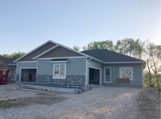 747 Wright Ct, Hartford, WI 53027