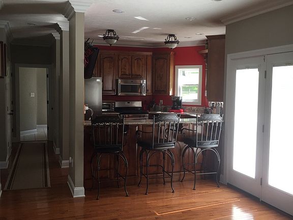 5th image of 779 Bradley Ln