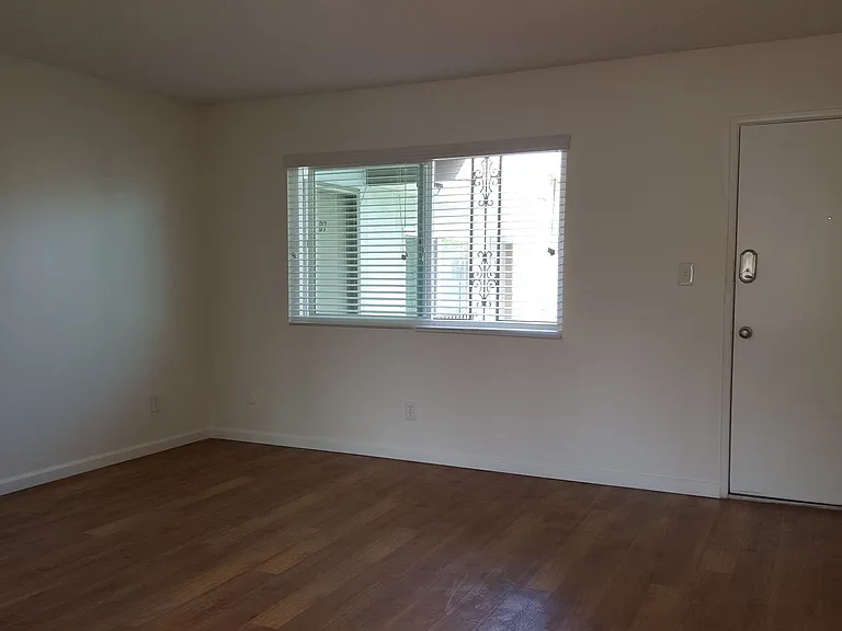 210 Quintard St — Photo 11