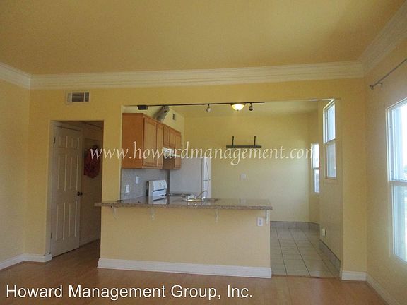 5th image of 251 N Kenmore Ave APT 5