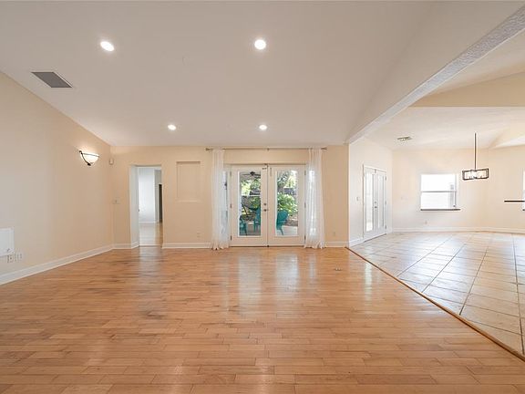 4th image of 1015 VENETIAN AVENUE