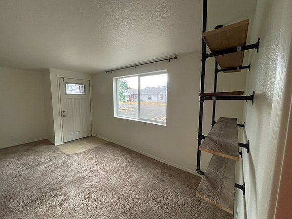 5th image of 449 W Fair St