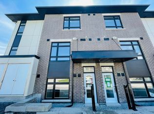 300 G Tulum Cres #A, Ottawa, ON K2S2Y4