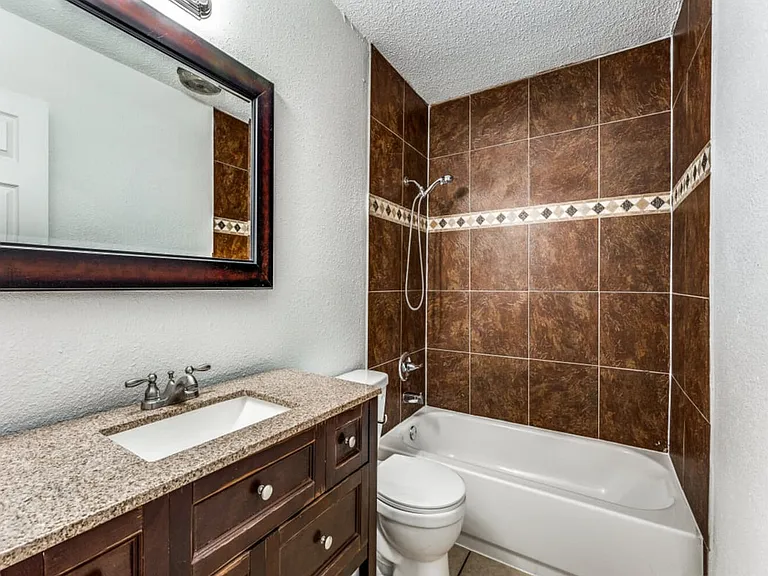 600 NW Ann Lois Ln — Photo 11
