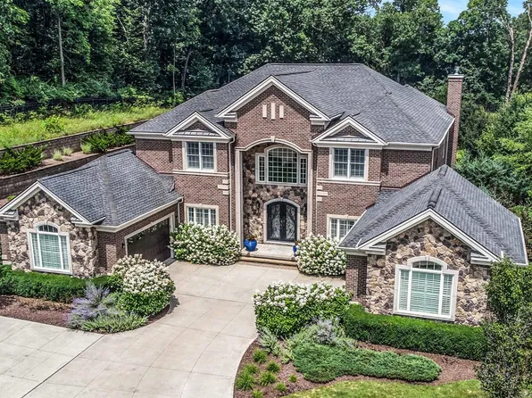 2482 Highland Dr, Ann Arbor, MI 48105